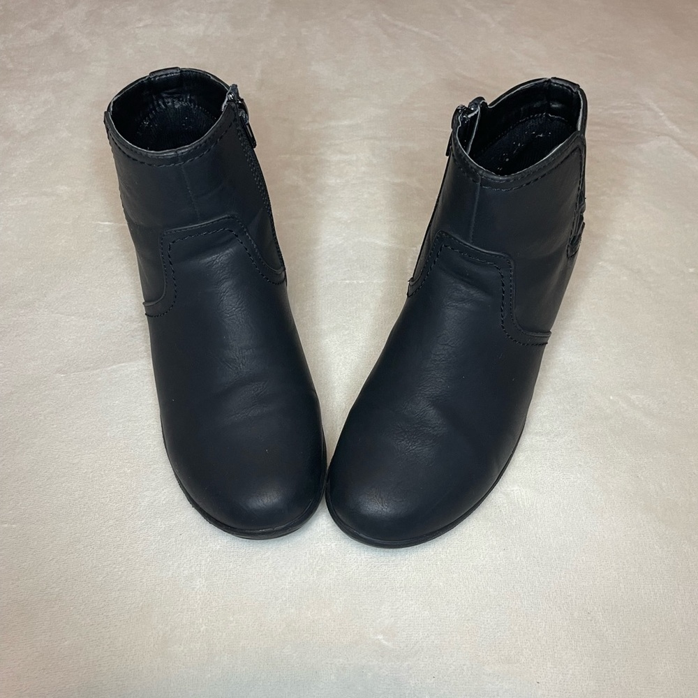 Easy Street Comfort Comfort Wave Ankle Booties